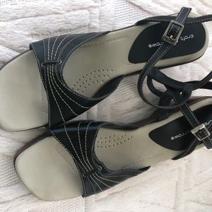 Croft and Barrow woman’s shoes size 8 1/2.Black.